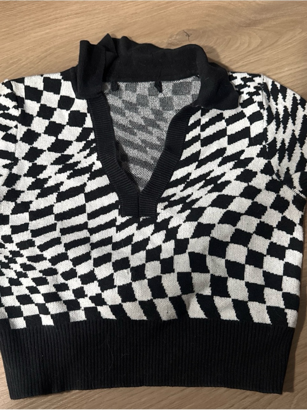 Women’s Black & White Patterned Knit Sweater